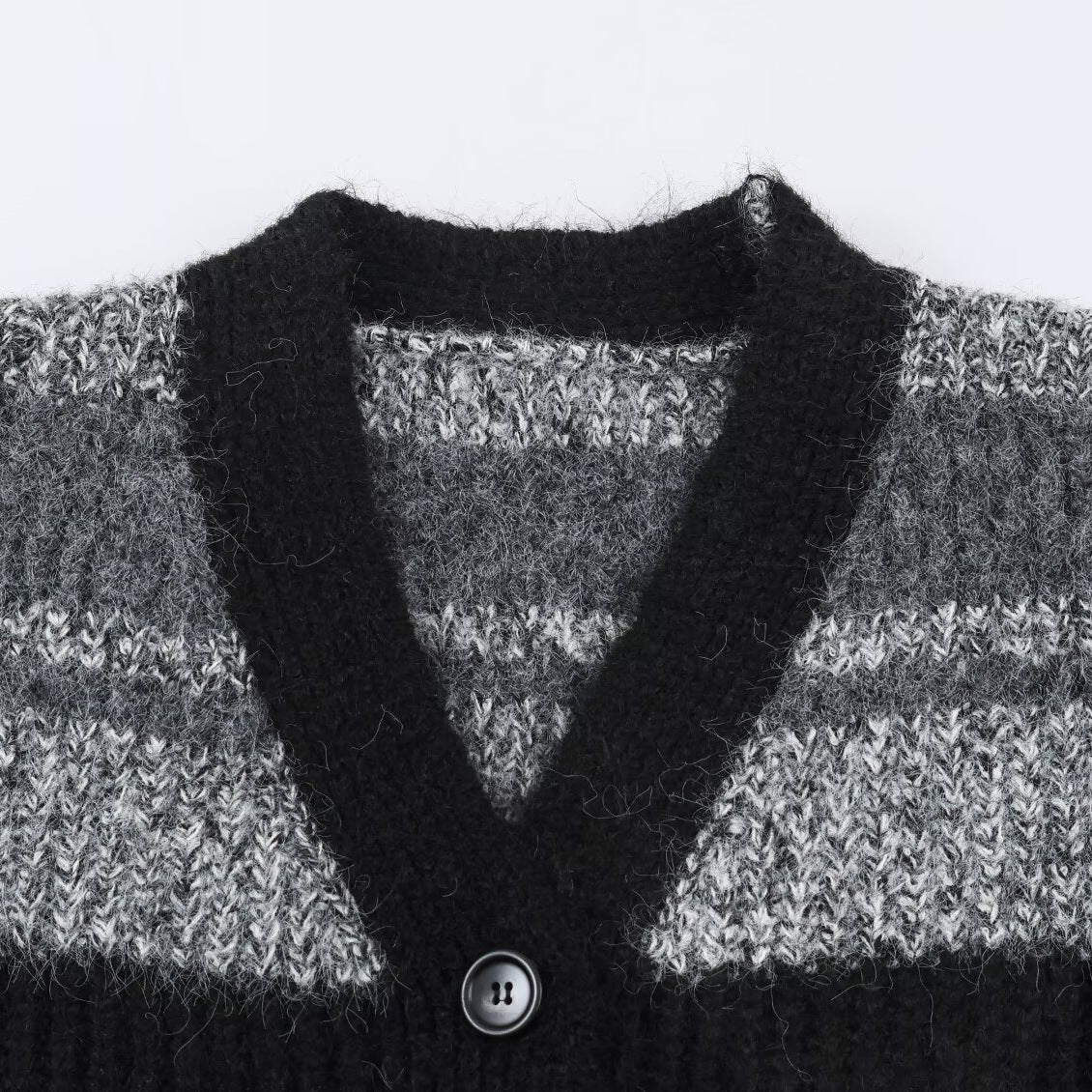 Women's Oversized Knit Cardigan with V-Neck, Striped Pattern and Patch Pockets EVA-US