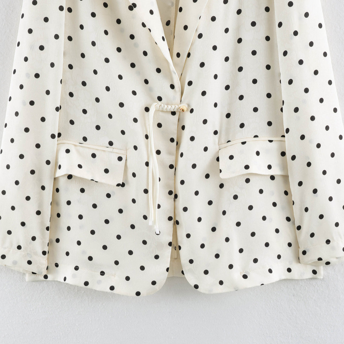 Ladies Light Polka Dot Blazer with Lapels, Drawstring Waist and Flap Pockets EVA-US