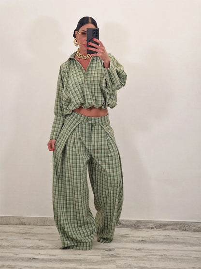 Women Two-Piece Checked Set with Cropped Oversized Shirt and Wide Pleated Trousers EVA-US
