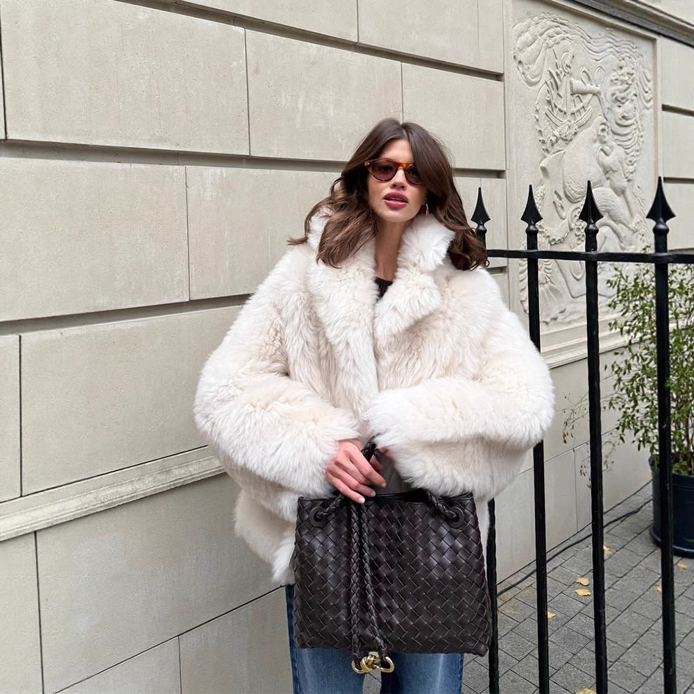 Women's short coat made of voluminous faux fur with a rounded shawl collar and boxy silhouette EVA-US