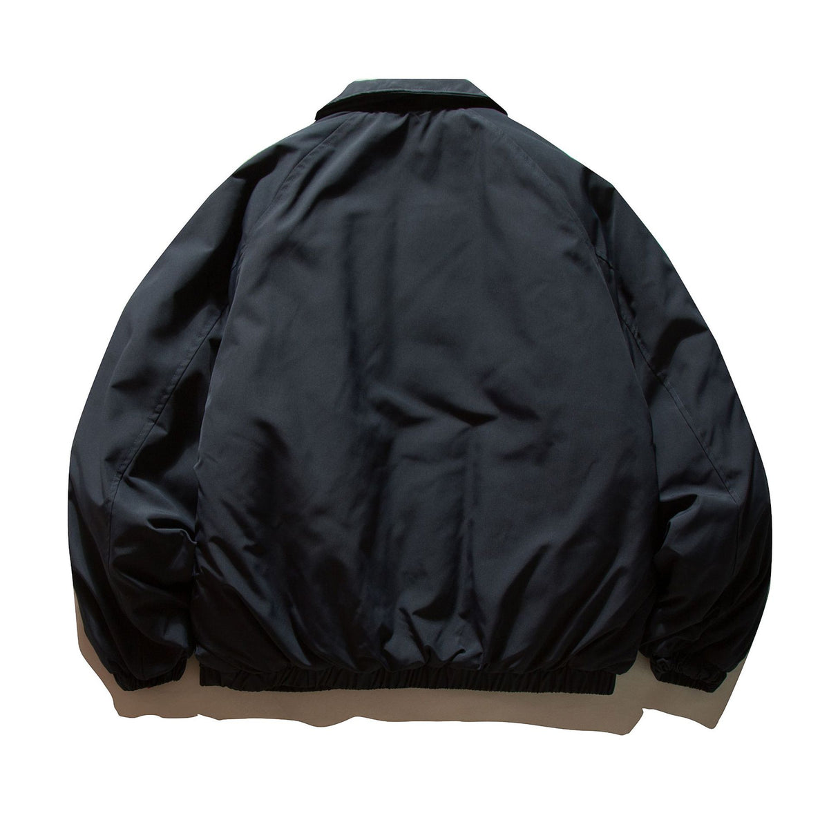 Men's short padded jacket with raglan sleeves, large flap pockets, and elastic hem EVA-US