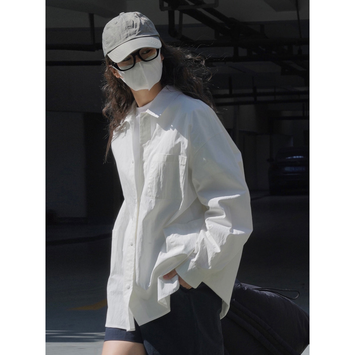 Women's Oversized Cotton Shirt Jacket with Chest Pocket and Extended Back EVA-US