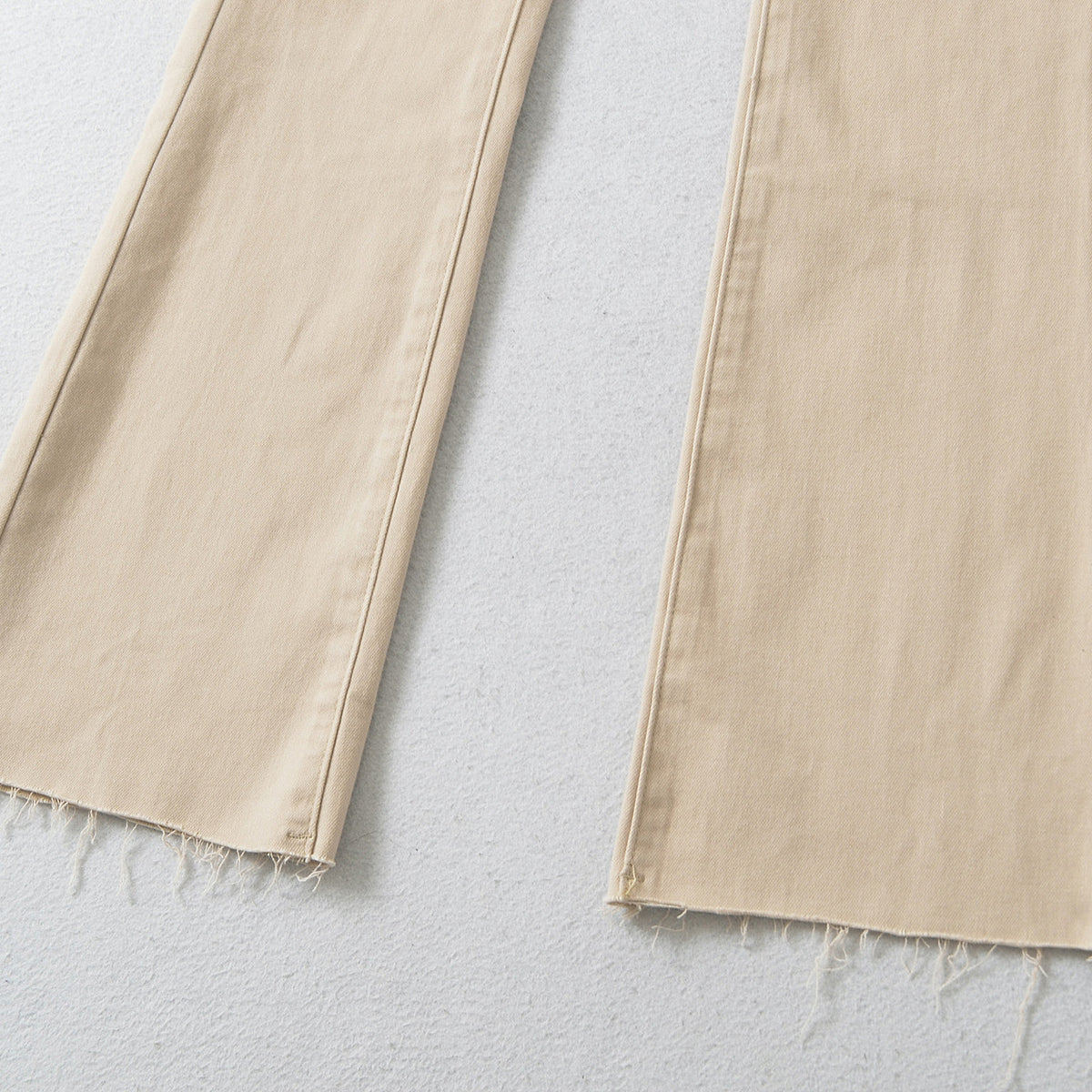 Women's Highwaist Flared Trousers made of Stretch Denim with five pockets and raw hem EVA-US