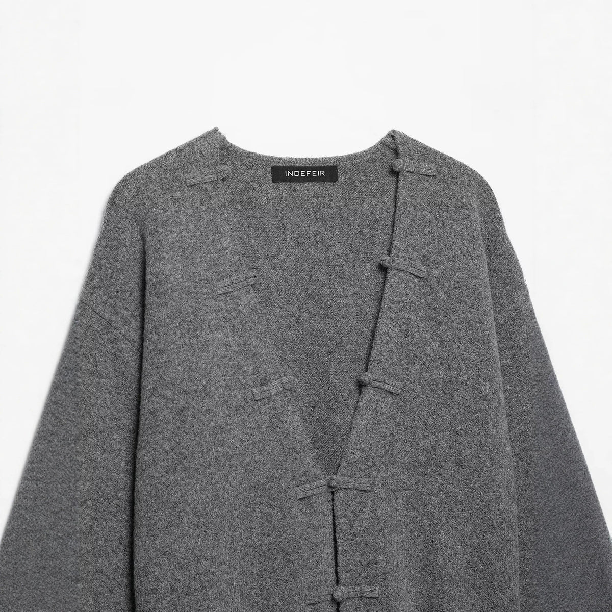 Women's chunky knitted cardigan with button closures and boxy silhouette EVA-US