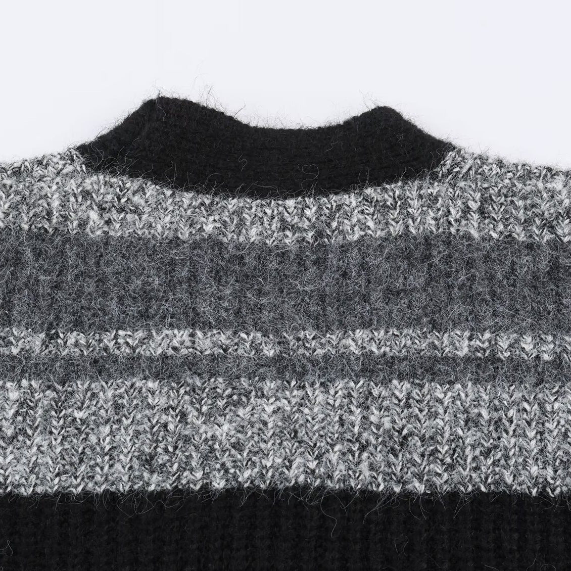 Women's Oversized Knit Cardigan with V-Neck, Striped Pattern and Patch Pockets EVA-US
