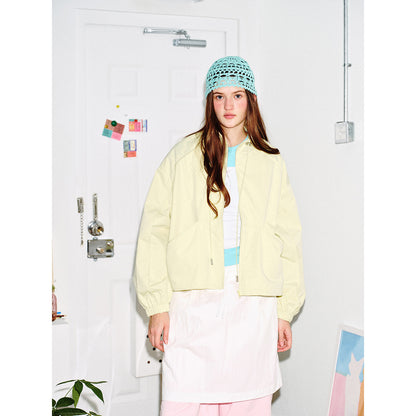 Women's short-cut wind jacket with high stand-up collar, drawstring and elastic cuffs