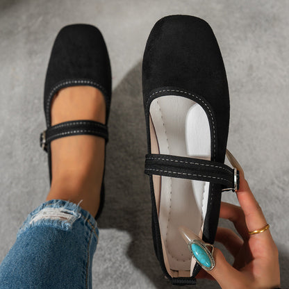 Ladies elegant ballerinas with classic strap