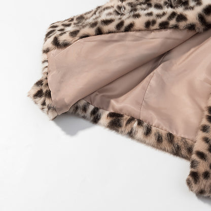 Women Short Jacket made of Faux Fur with Leopard Print and Round Neckline EVA-US