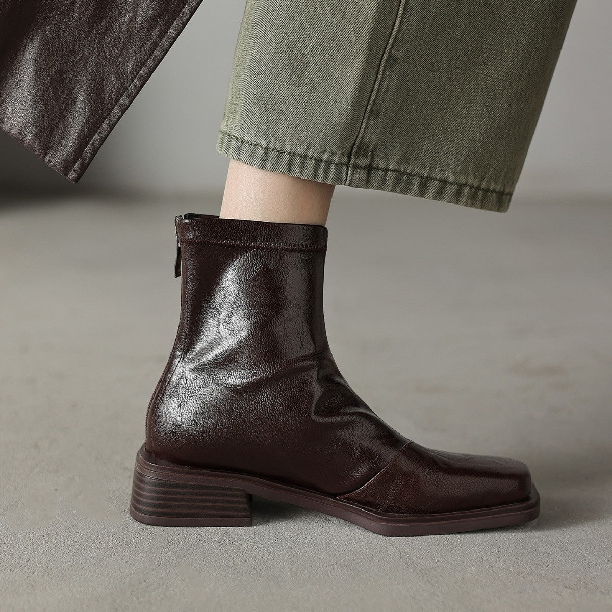 Women's ankle boots with fashionable block heel and high-quality leather surface EVA-US