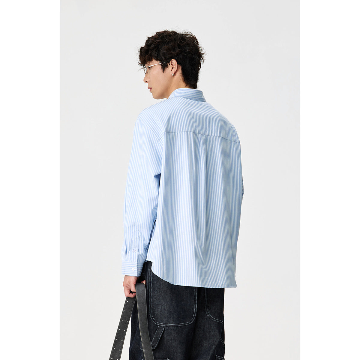 Women’s oversized shirt blouse with Kent collar, breast pocket, and rounded hem EVA-US