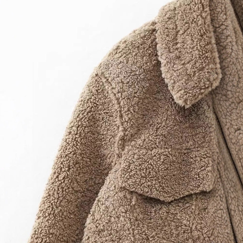 Women's Short Teddy Jacket in Sheepskin Look with Wide Collar and Patch Pockets EVA-US