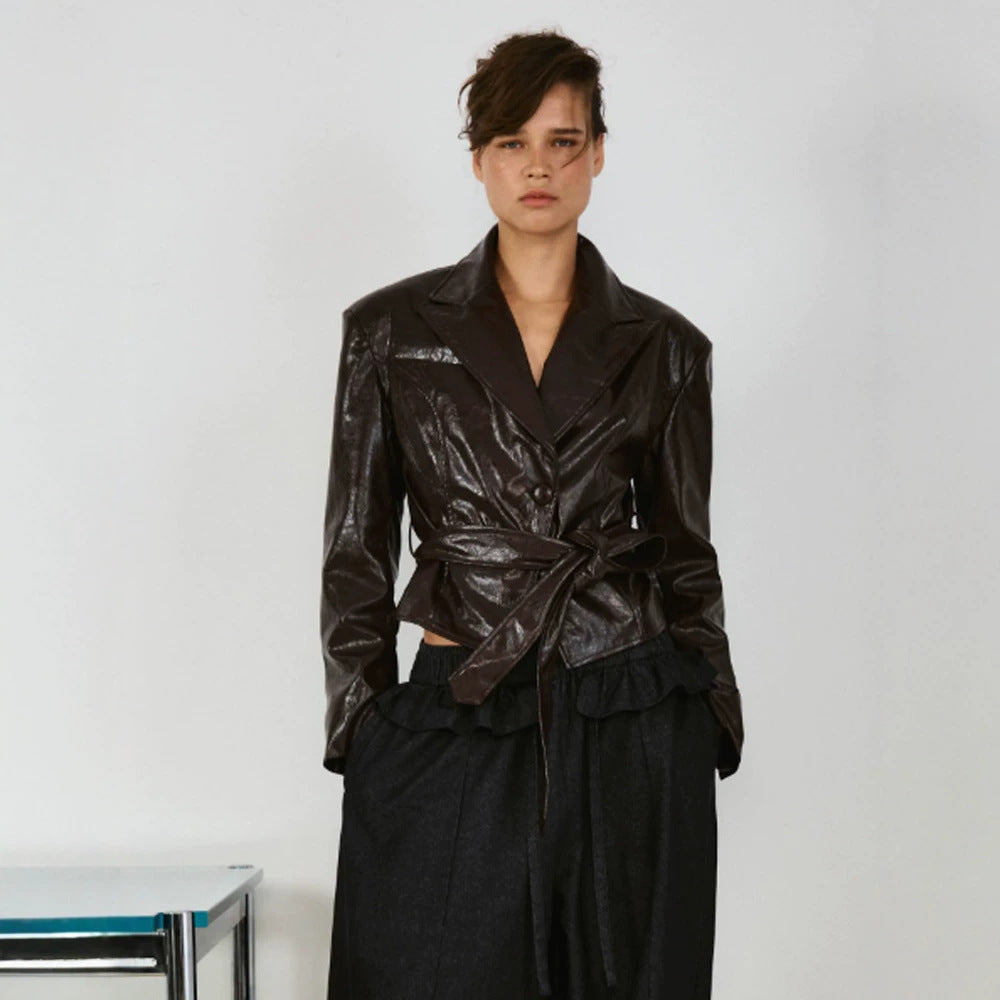 Women’s short blazer in patent leather look with waist belt and flowing lapel EVA-US