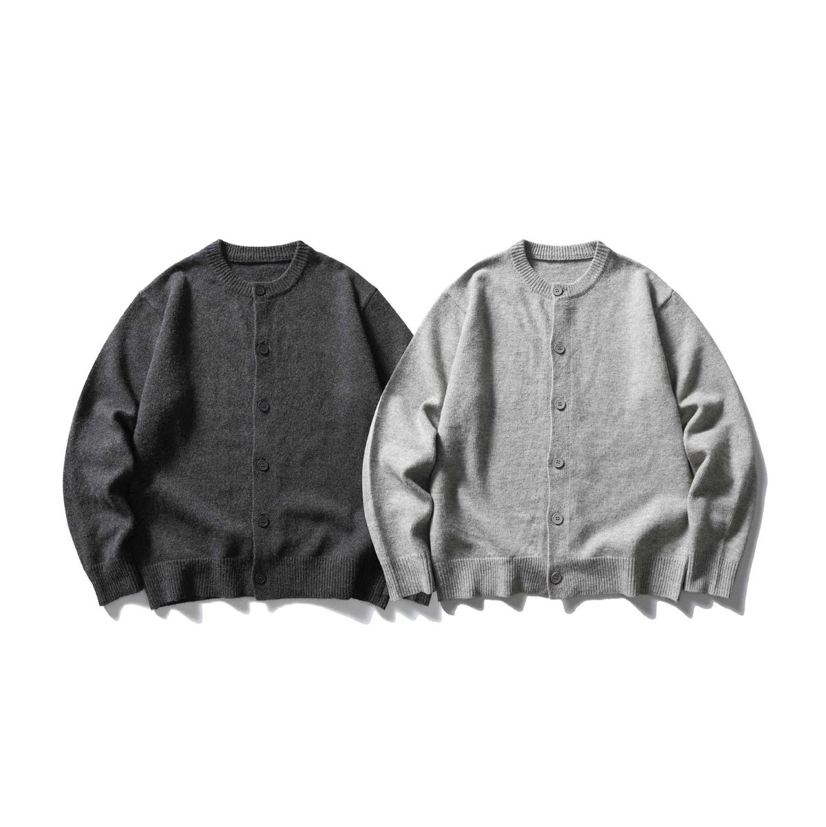Women's fine knit cardigan with round neck, continuous button placket and wide ribbed cuffs EVA-US