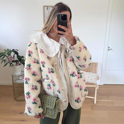 Women's teddy fleece jacket with floral print, cord placket, patch pockets, and oversized lace collar EVA-US