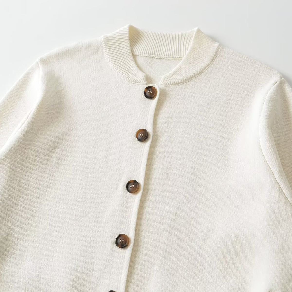 Women's loose-fitting bomber-style cardigan with button placket and ribbed cuffs EVA-US