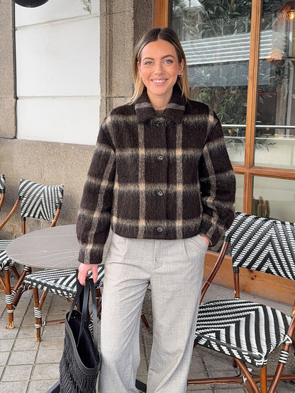 Women's short checkered bouclé jacket with boxy silhouette and button placket EVA-US