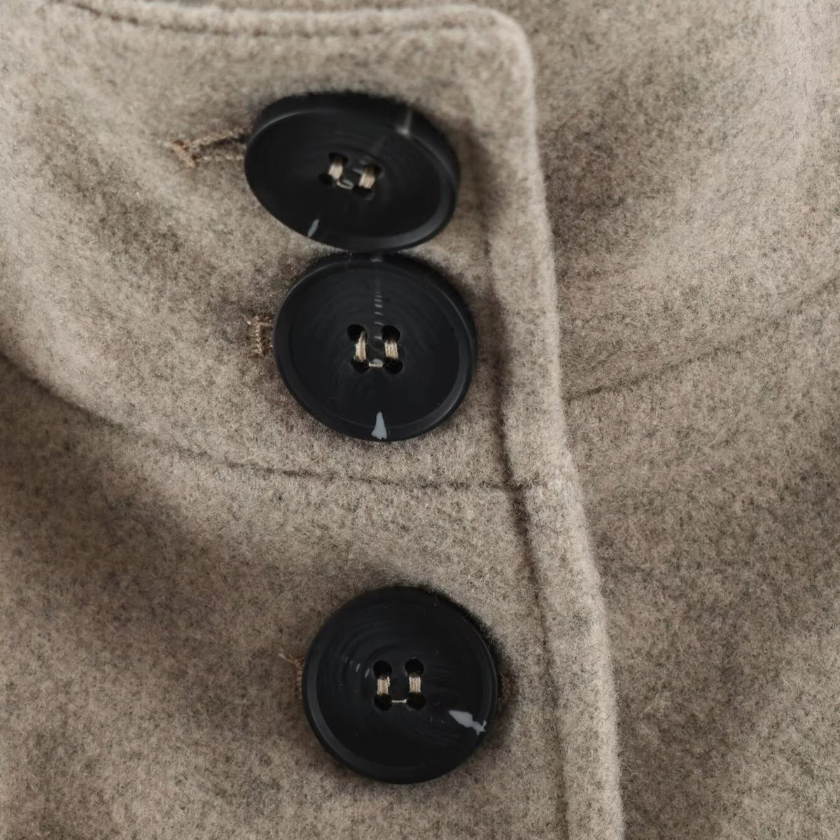Women’s short trench coat made of wool blend with stand-up collar, epaulettes, and tie belt EVA-US