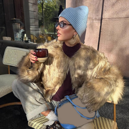Women's short faux fur jacket with oversized sleeves and plush collar EVA-US