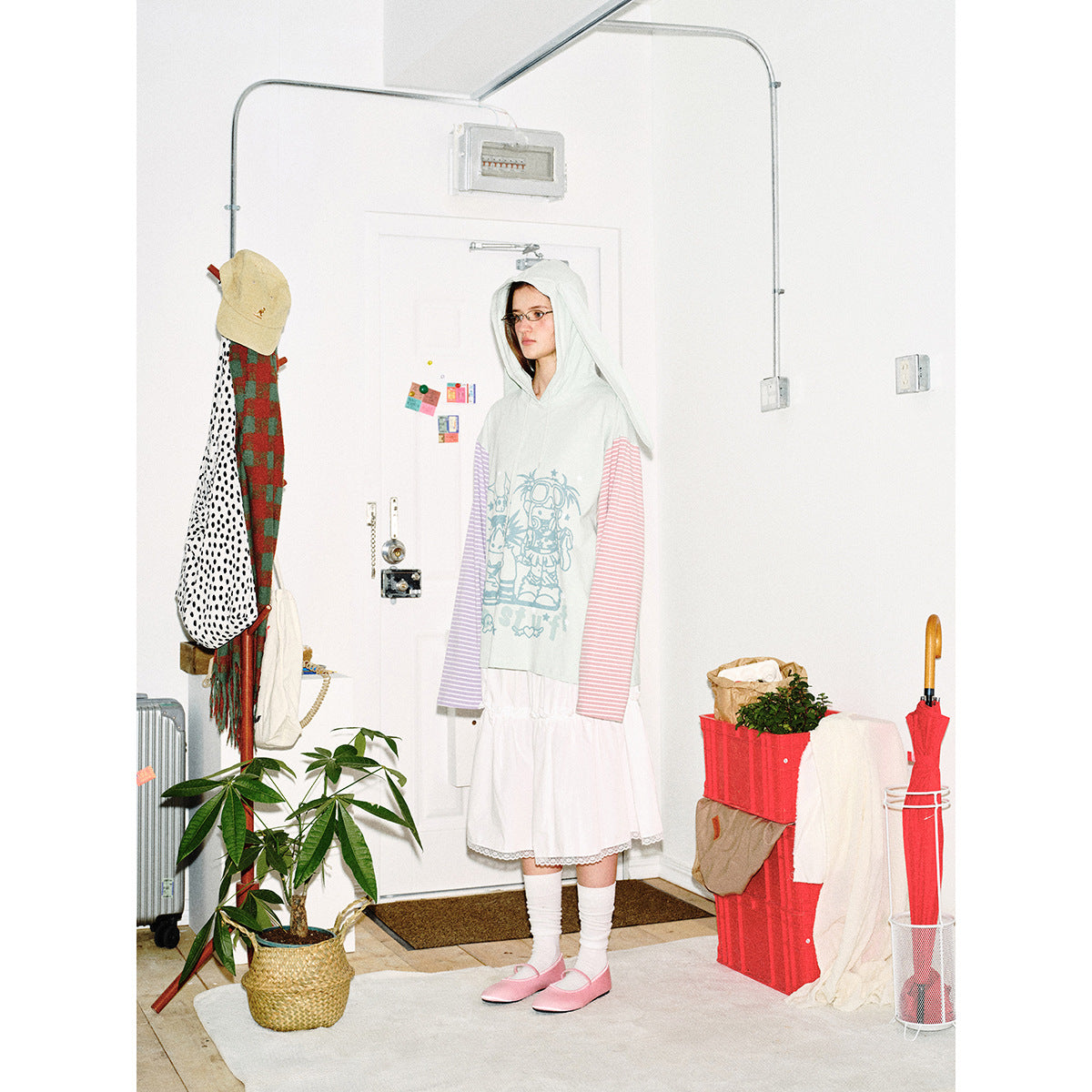 Women's hoodie with hood and bunny ears, striped sleeves and manga print EVA-US