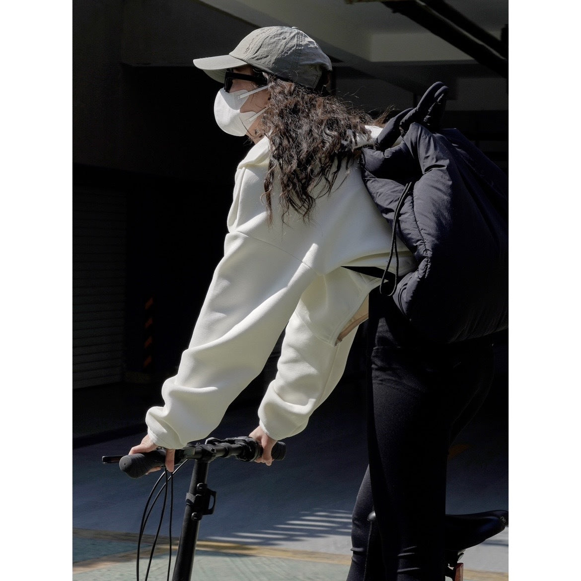 Women short jacket with hood, concealed zipper and elastic hem EVA-US