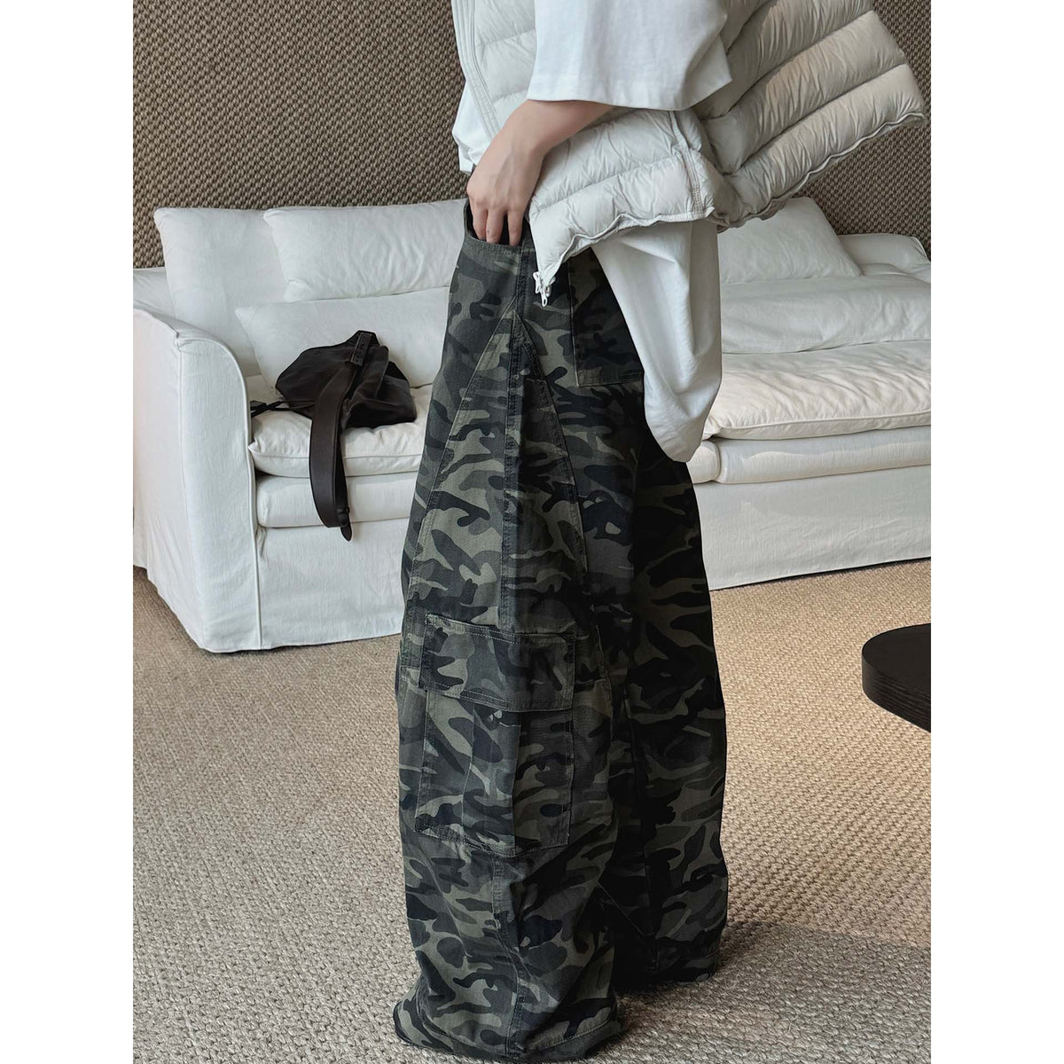 Women’s cargo pants in baggy cut with camouflage pattern and large flap pockets