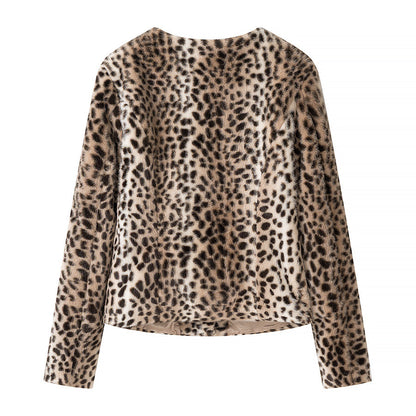 Women Short Jacket made of Faux Fur with Leopard Print and Round Neckline EVA-US