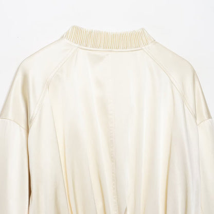 Women's cropped bomber jacket made of vegan leather look with voluminous raglan sleeves and ribbed cuffs.
