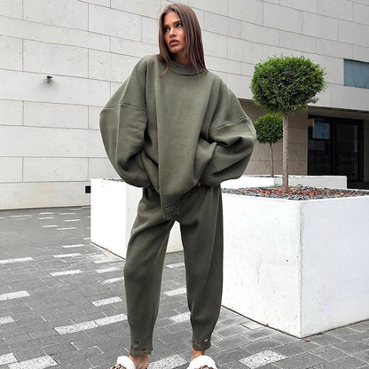 Ladies oversized knit set made of fine knit with destroyed hem, loose sweater, and casual slip-on pants EVA-US
