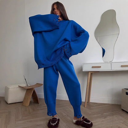 Ladies oversized knit set made of fine knit with destroyed hem, loose sweater, and casual slip-on pants EVA-US