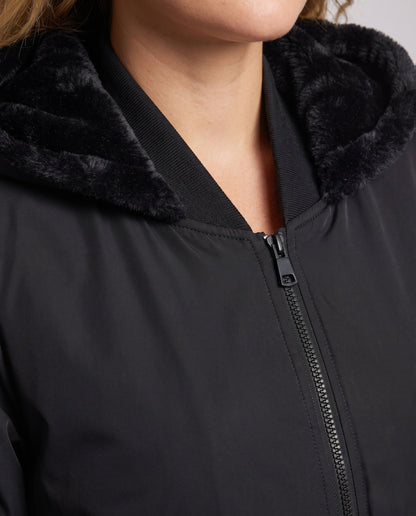 Product 15966028104010 - close_up_detail