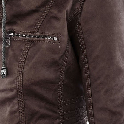 Braun lederjacke mit hervorgehobenem reißverschlusstaschen auf der brust