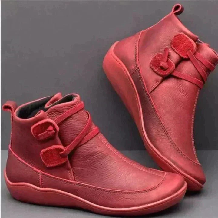 Ein paar rot orthopädische stiefel