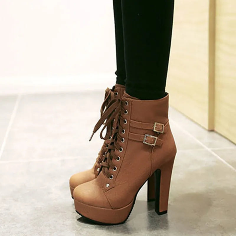 EVA-US | Lace-up boots with belt buckle