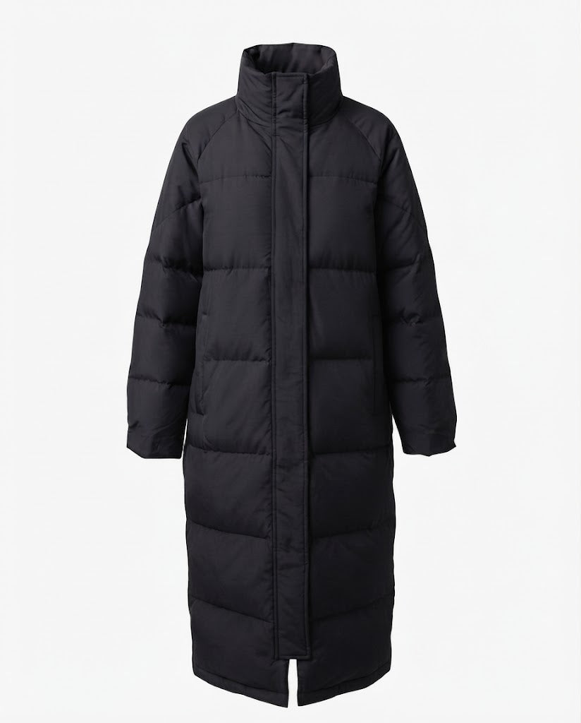 Women's longer quilted winter coat with hood, windproof outer material and padded side pockets