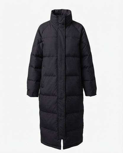 Women's longer quilted winter coat with hood, windproof outer material and padded side pockets