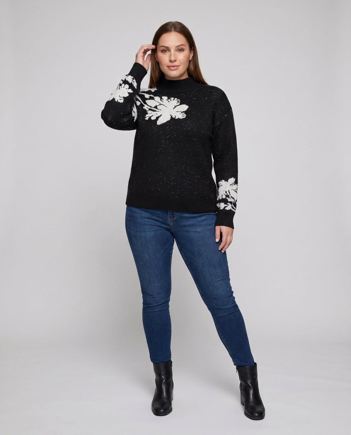 Ladies knitted sweater with floral accents - Chichicherry