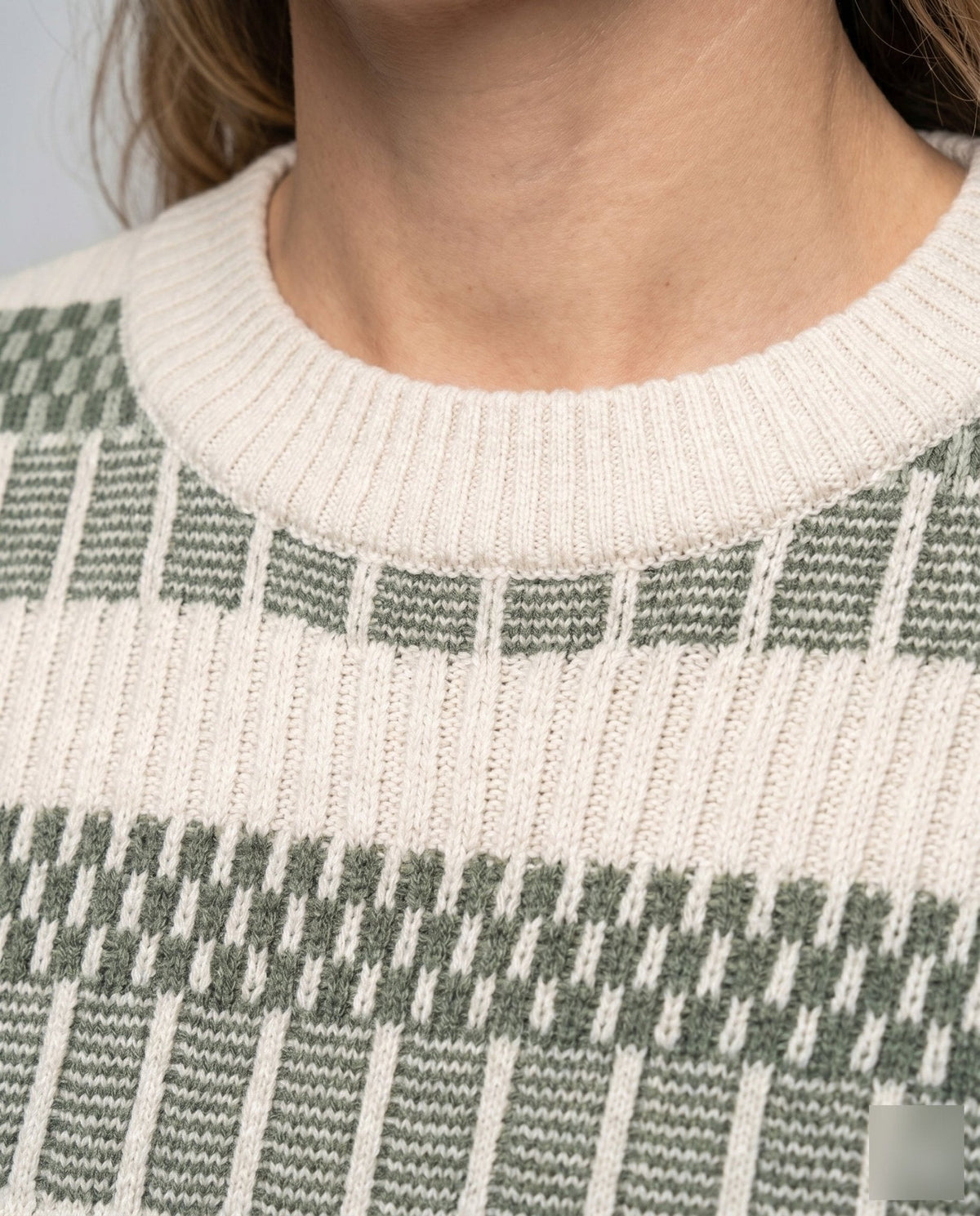 Ladies' knitted sweater with modern rib pattern and wide sleeves - Chichicherry