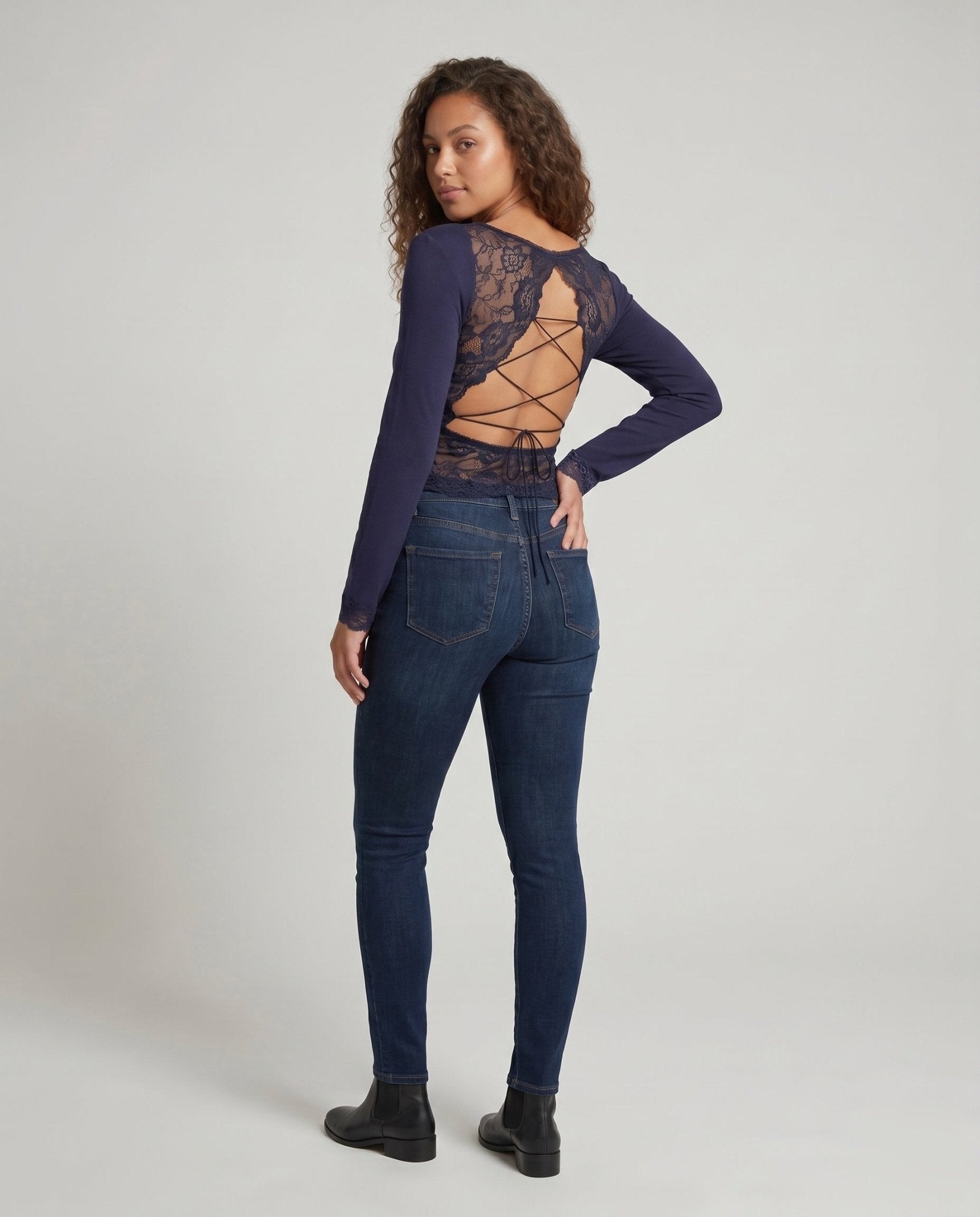 Ladies long-sleeve shirt with delicate lace back and refined lace-up design - Chichicherry