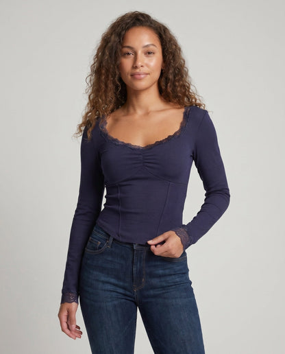 Ladies long-sleeve shirt with delicate lace back and refined lace-up design - Chichicherry
