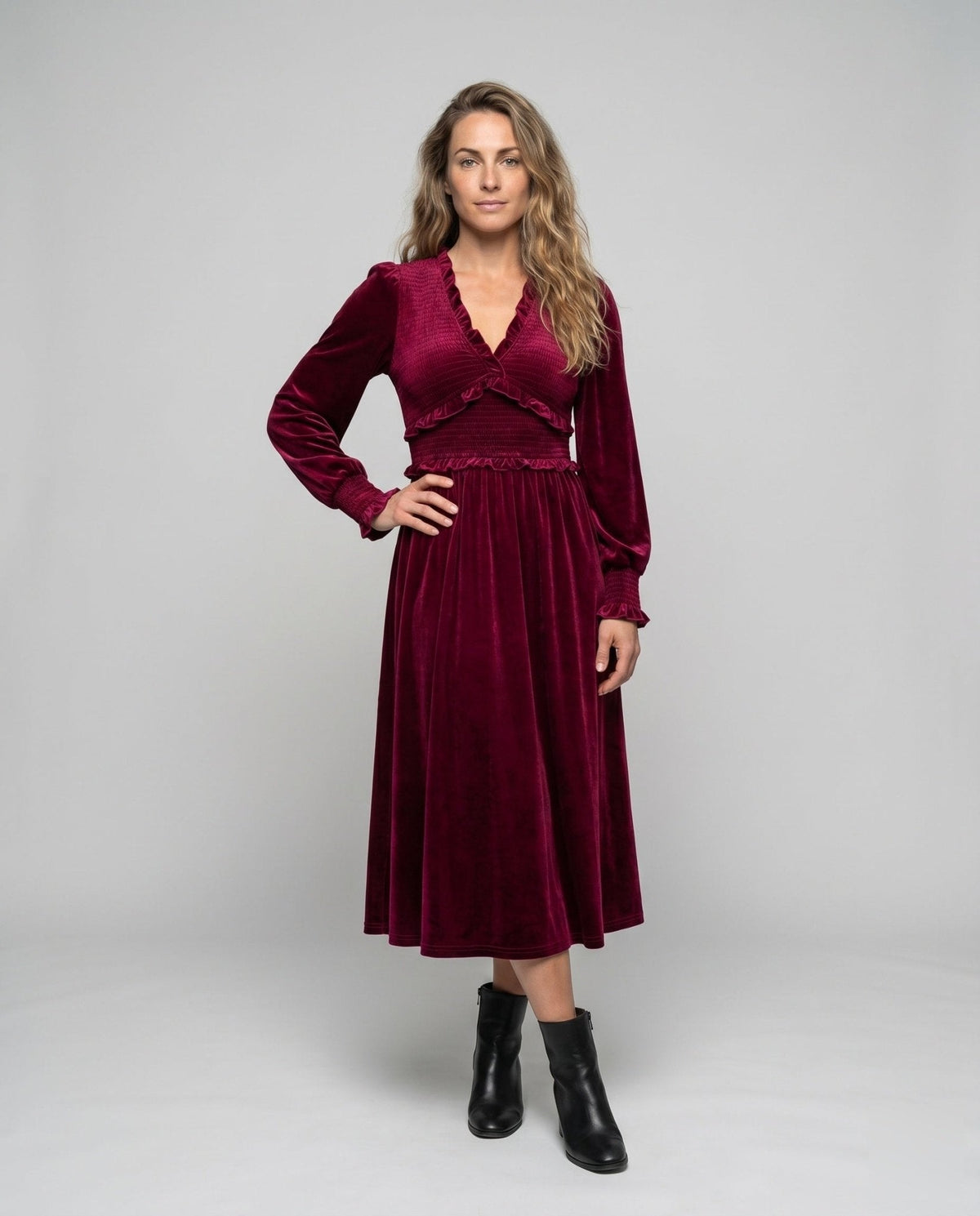 Ladies maxi dress with elegant ruffle design and shimmering fabric - Chichicherry