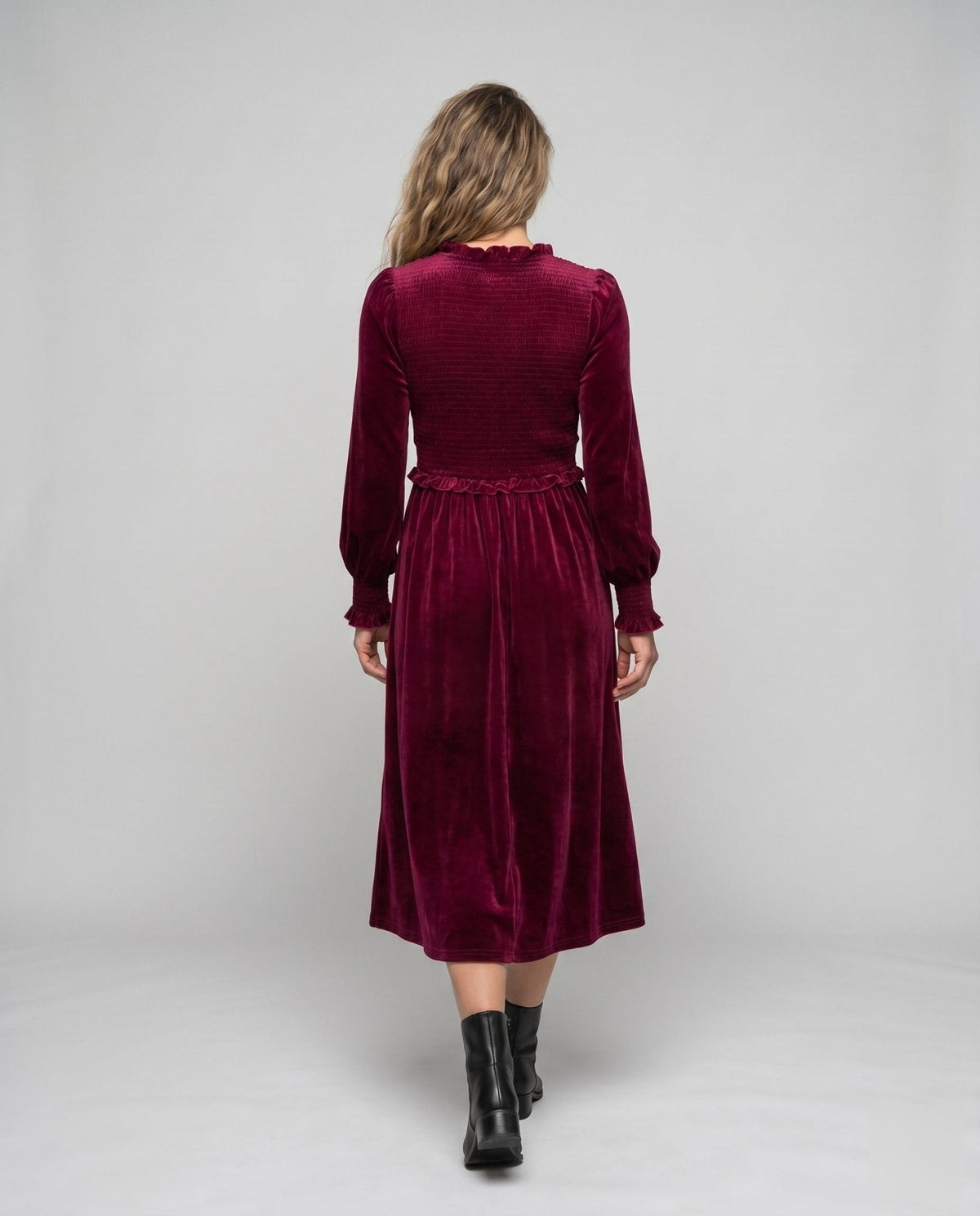 Ladies maxi dress with elegant ruffle design and shimmering fabric - Chichicherry
