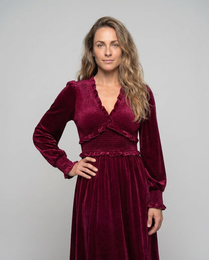 Ladies maxi dress with elegant ruffle design and shimmering fabric - Chichicherry