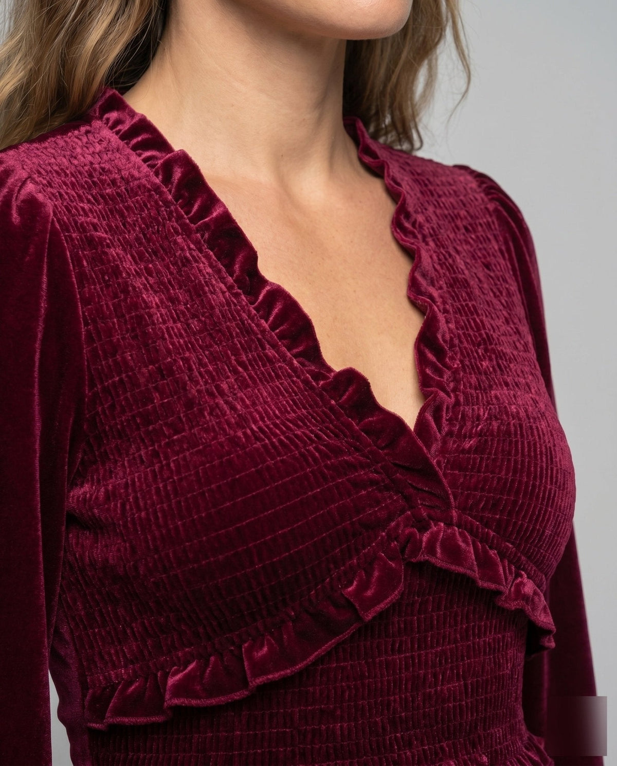 Ladies maxi dress with elegant ruffle design and shimmering fabric - Chichicherry