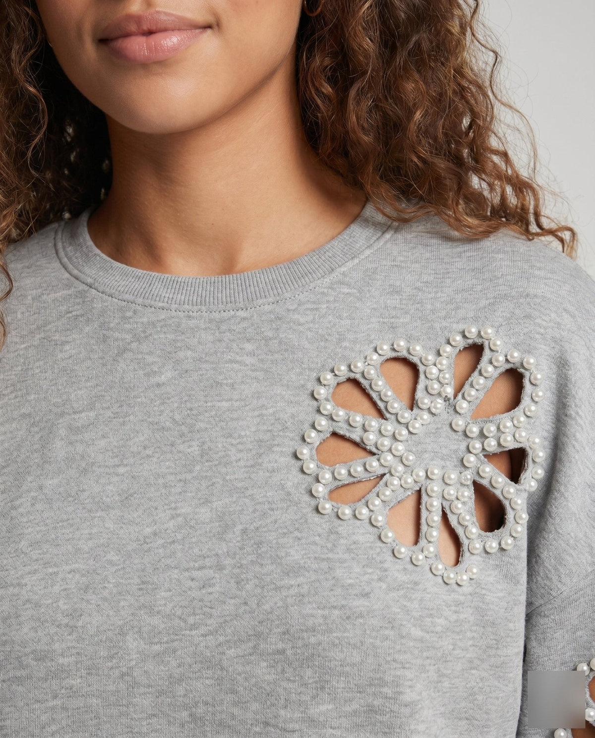 Ladies sweatshirt with decorative pearl accents - Chichicherry