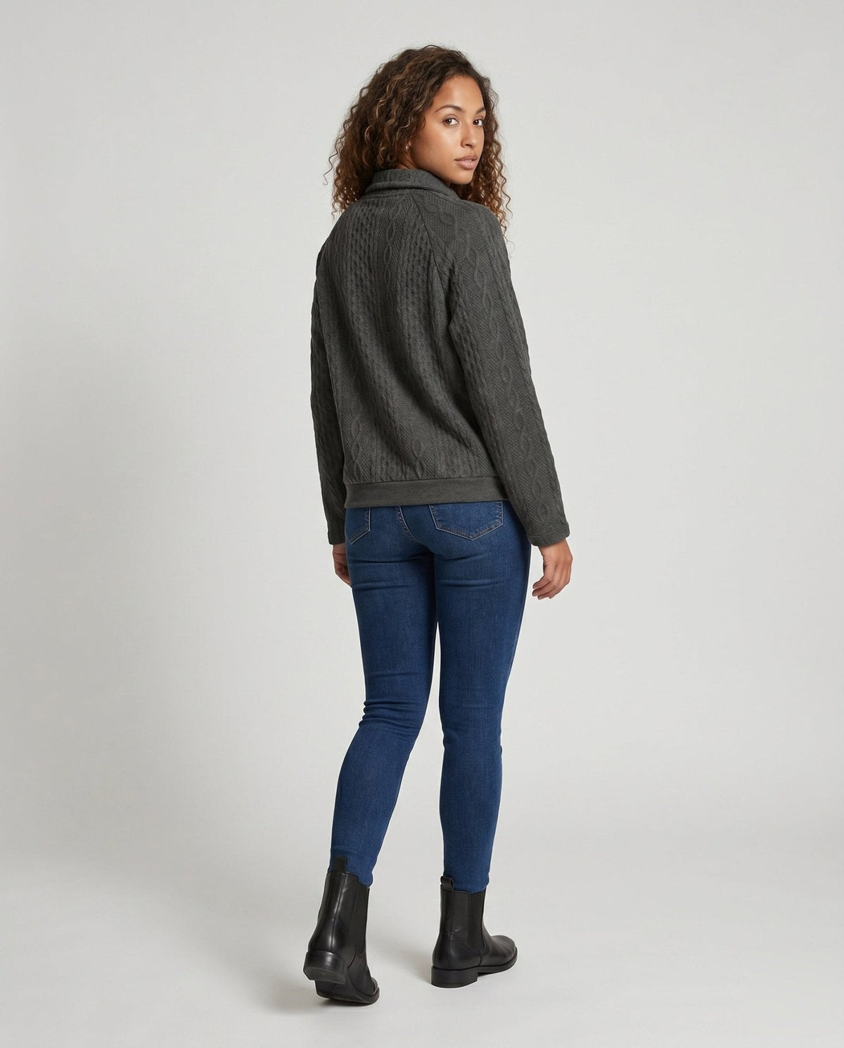 Ladies warming sweatshirt with textured knit pattern and practical pockets - Chichicherry