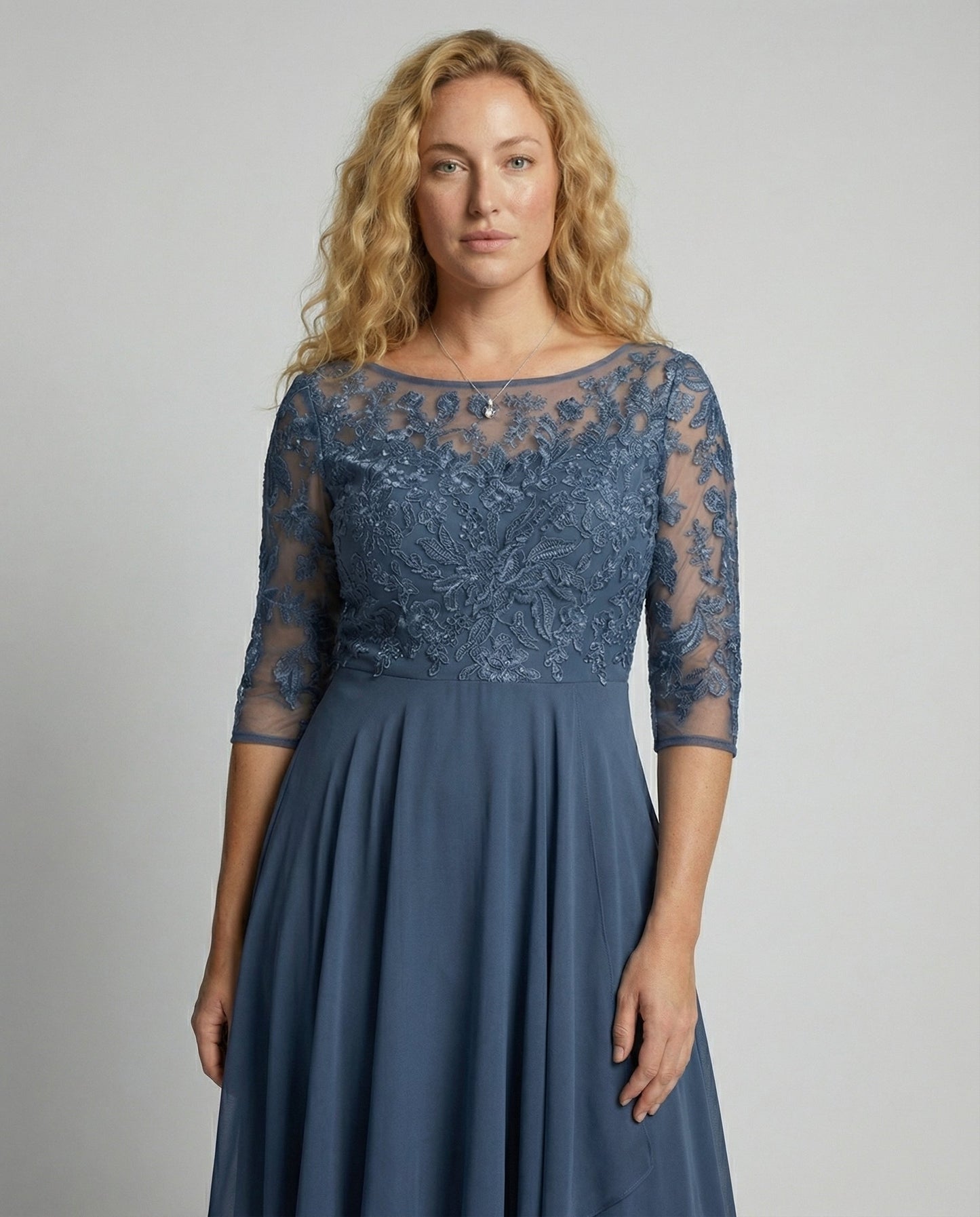 The Elegant and Comfortable Dress - upper body detail