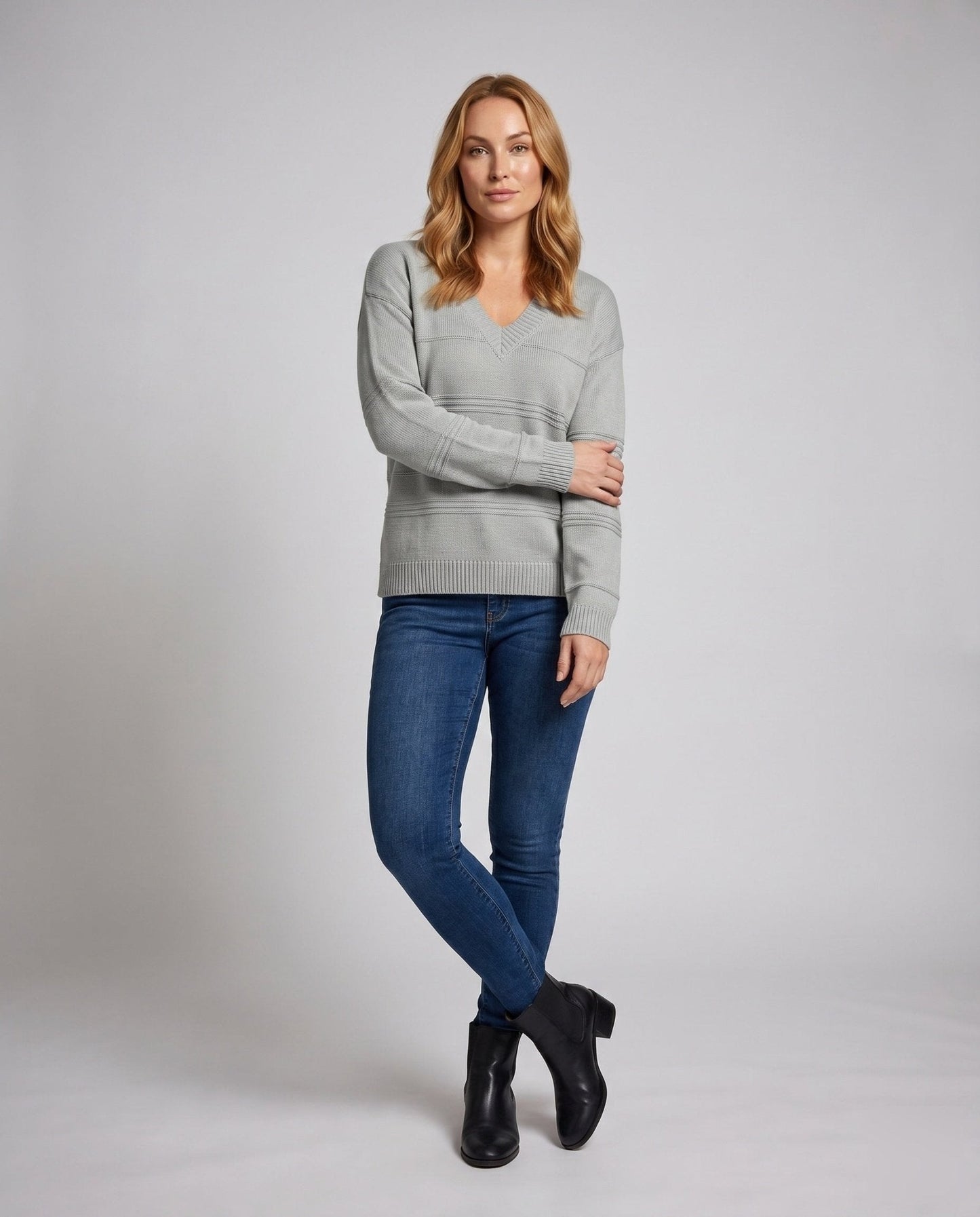 Women casual V neck sweater - Chichicherry
