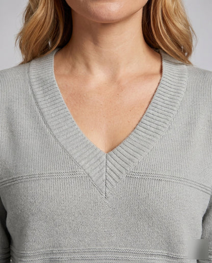 Women casual V neck sweater - Chichicherry