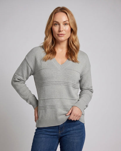 Women casual V neck sweater - Chichicherry