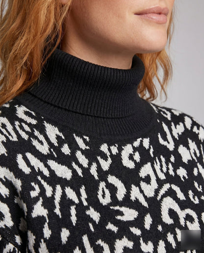 Women trendy knitted sweater with animal print - Chichicherry